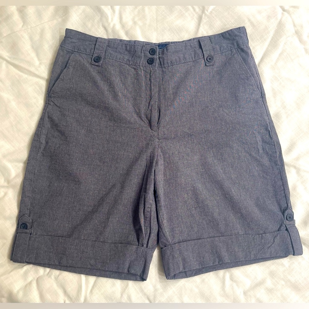 Basic Edition Classic Fit cuffed shorts. Size 14